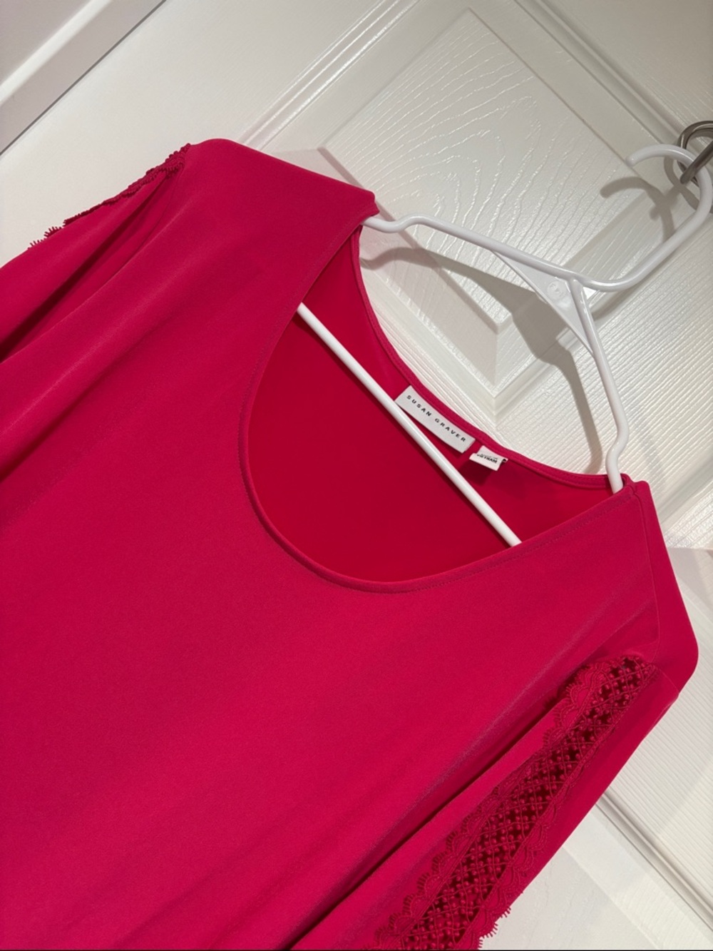 SUSAN GRAVER NIP Hot Pink Top with Lace Sleeves